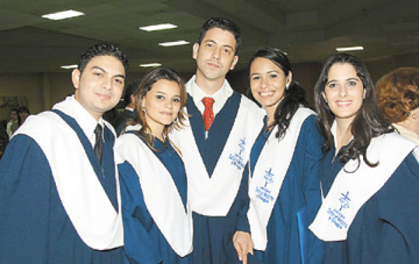 Júbilo por nuevos médicos