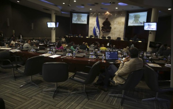 Hay consenso para reformar la Ley de tarjetas de crédito: Oliva