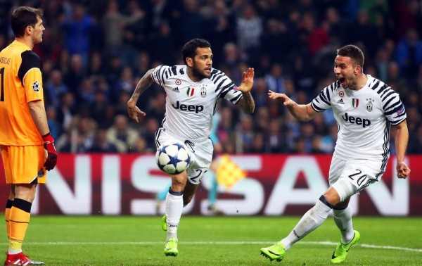 Video: El gol de Dani Alves a Iker Casillas