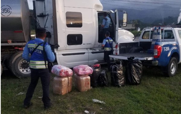 Detienen un cabezal cargado con supuesta droga en El Progreso