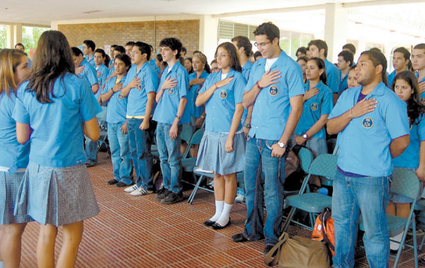 Alumnos de la Inter se proyectan con escuelas