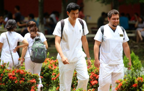 Revista médica es presentada en Unah-vs