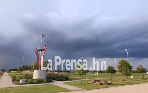 Tormenta eléctrica impide entrenamiento de Honduras en Houston