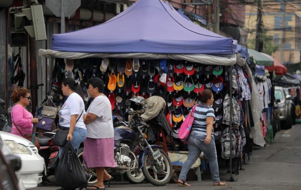 Calles y avenidas sampedranas 'estallarán” con tanto vendedor en Navidad
