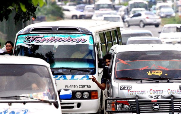 60 artículos entrampan la Ley de Transporte