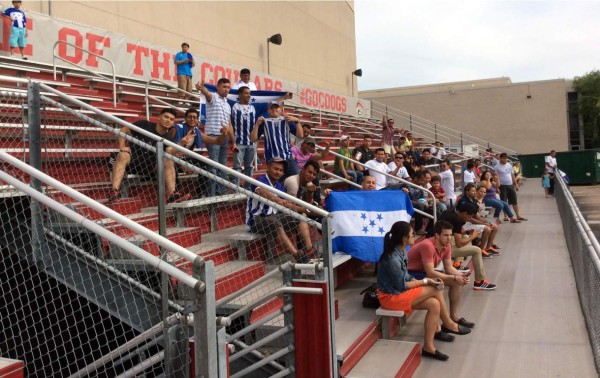 Afición catracha cobija a la Selección de Honduras en Houston