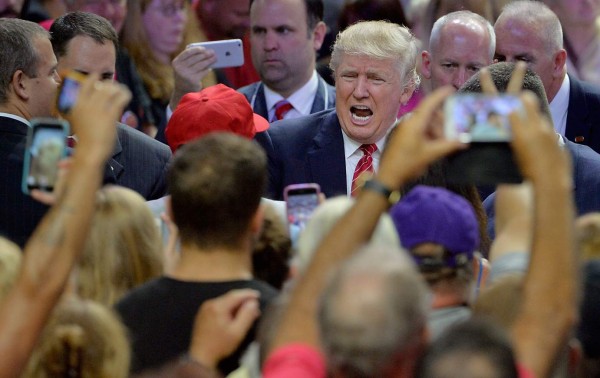 Polémica en EUA por 'broma' de Trump de 'asesinar' a Clinton