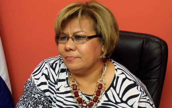 Ministra de Salud confirma que se le sigue proceso administrativo a dirigente