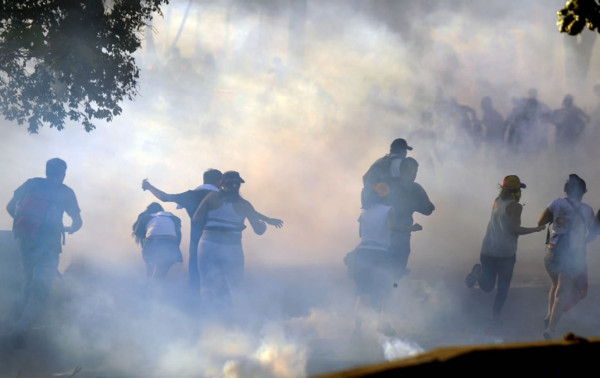 Presidente venezolano expulsa a tres funcionarios consulares de EUA