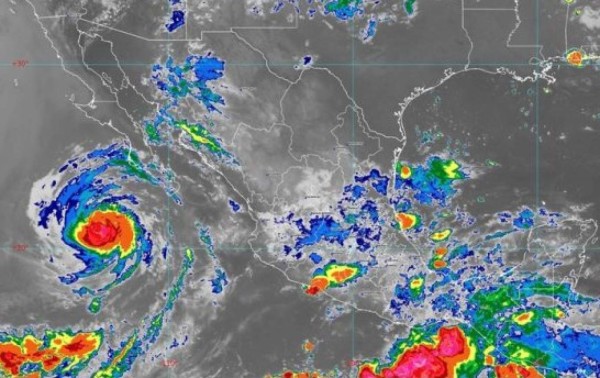 Huracán Elida se fortalece a categoría 2 en el Pacífico mexicano