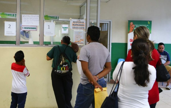 Derechohabientes del IHSS exigen pago de incapacidades adeudadas desde 2012