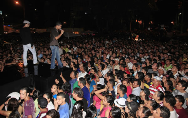 Frank Reyes la estrella del cierre de la Feria Juniana
