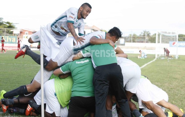 El Platense saca su casta y en espectacular remontada venció al Motagua