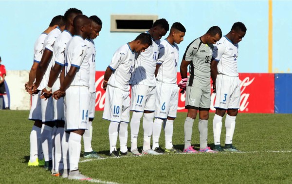 VIDEO: Emotivo homenaje a Arnold Peralta en el Honduras-Cuba