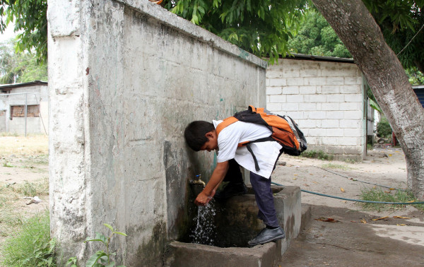 Escuelas emblemáticas de San Pedro Sula, a clases en medio de ruinas