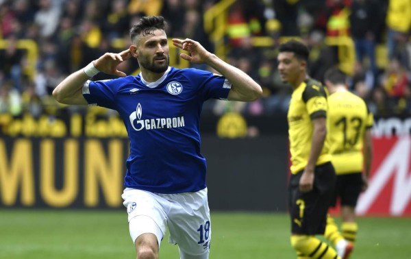 El Schalke conquista el derbi del Ruhr y el Dortmund se aleja del título