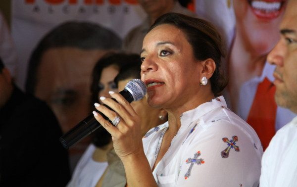 Xiomara Castro pide al TSE parar campaña sucia