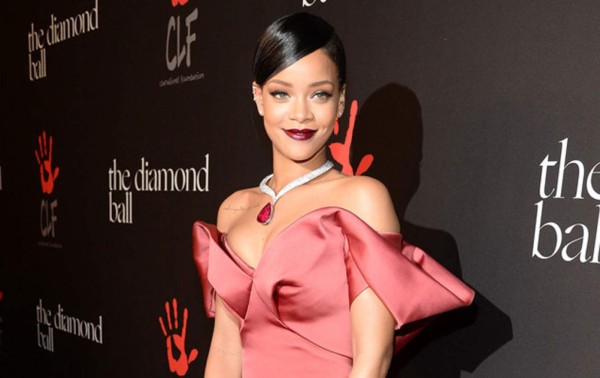 Expulsan al padre de Rihanna de una gala