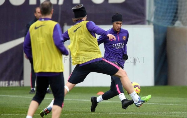 Xavi y Neymar se entrenan con normalidad en el Barcelona