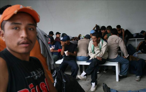 Detienen a 25 migrantes de Honduras y El Salvador