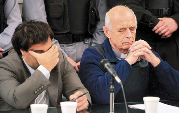 Candidatos argentinos avalan condena a cura por crímenes en dictadura