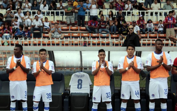 VIDEO: Emotivo homenaje a Arnold Peralta en el Olimpia-Real España