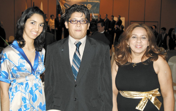 Honores para el banquero Napoleón Larach