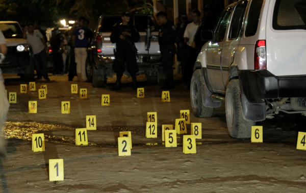 Matan a dos policías y un civil en popular colonia de San Pedro Sula