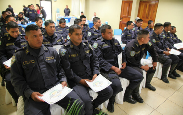 Seguridad gradúa a 18 agentes motorizados