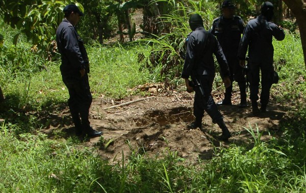 Hallan osamenta en una fosa clandestina en La Ceiba