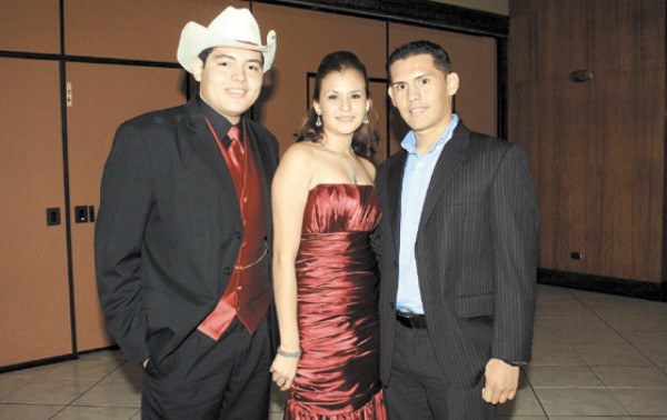 Juventud celebra éxitos