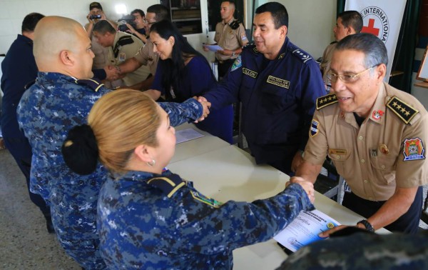 Clausuran taller para policías penitenciarios