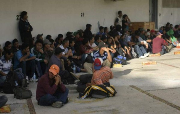 Liberan en México a 92 migrantes encerrados en una casa