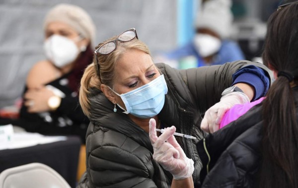 Expresidentes de EEUU instan a los estadounidenses a vacunarse