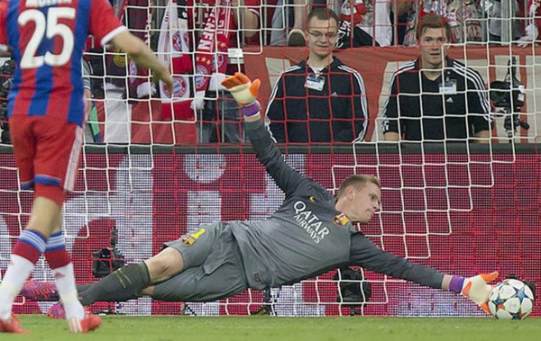 Parada de Ter Stegen al Bayern, la mejor de la temporada