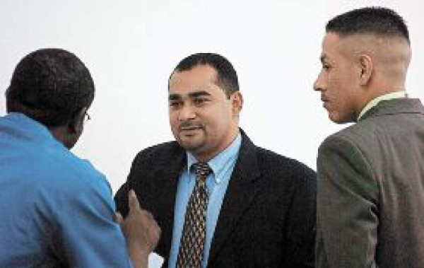 Tribunal suspende juicio contra oficiales de la Policía