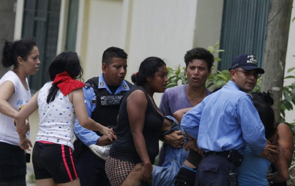 Delincuentes matan a joven en una calle de la colonia Planes de Calpules