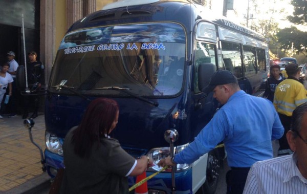 Una mujer muerta y varios heridos deja asalto a bus en Tegucigalpa