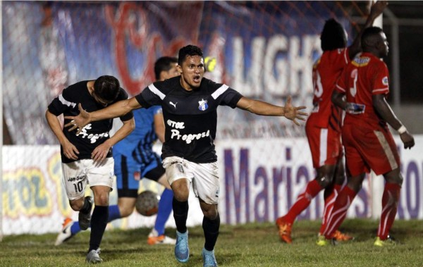 Triunfo 'in extremis' del Honduras Progreso sobre el Vida de Carlos Pavón