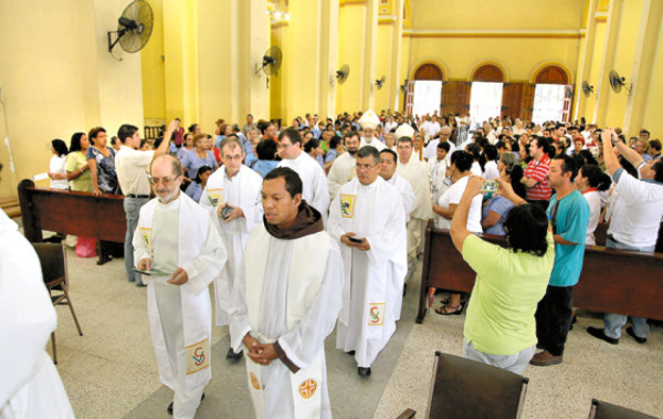 Rinden solemne tributo a la obra de vicentinos