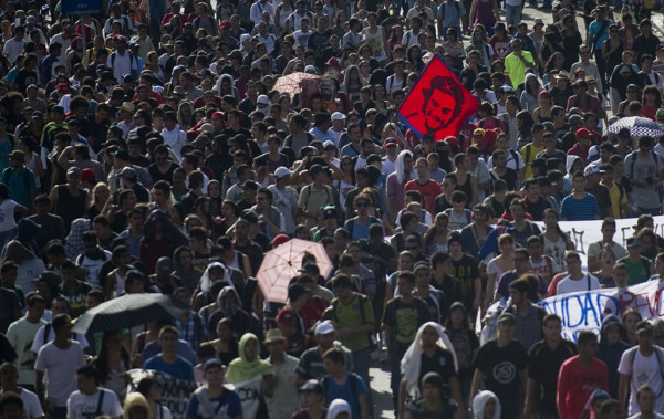 Santos militariza Bogotá, protestas de campesinos dejan dos muertos
