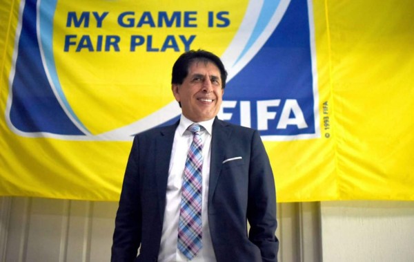 Piden a expresidente del fútbol guatemalteco que se entregue por corrupción en FIFA