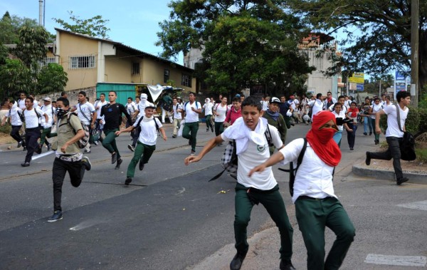 Estudiantes vuelven a protestar contra jornada extendida en Tegucigalpa