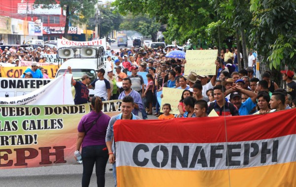 Patronatos piden en marcha que se esclarezcan muertes de dirigentes