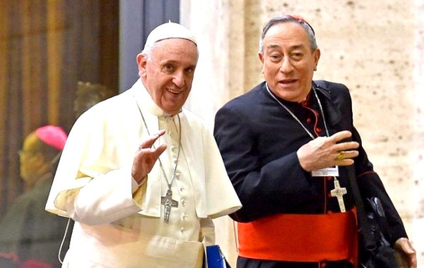 Papa Francisco se comunica con cardenal Rodríguez para conocer su estado de salud