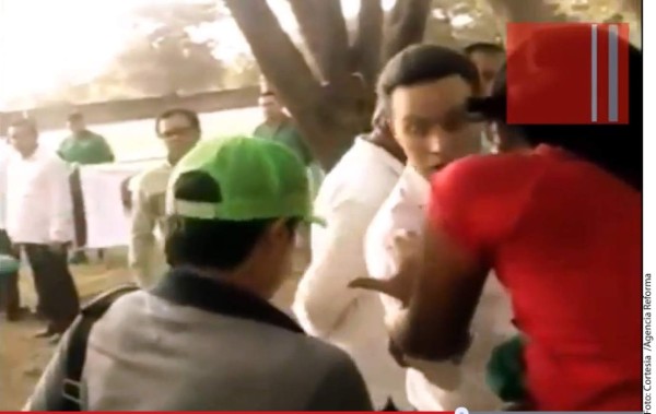 Gobernador de Chiapas abofetea a asistente, 40 días después se disculpa