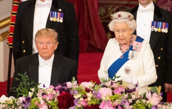 El grave error que cometió Trump con la reina Isabel II
