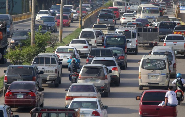 Aumenta un 7% el pago de matrícula vehicular entre julio y agosto en SPS