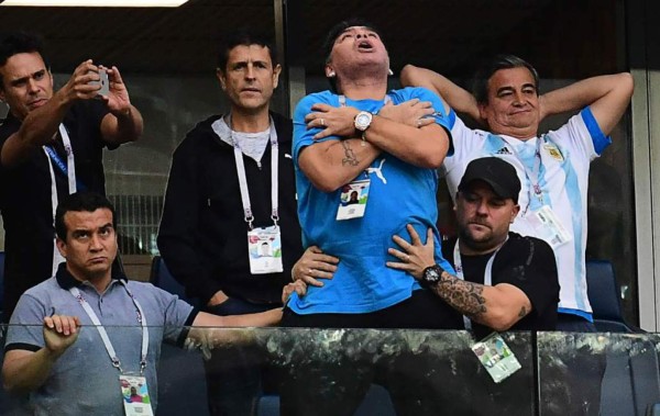 Maradona se disculpa tras críticas a FIFA por 'robo monumental' a Colombia  