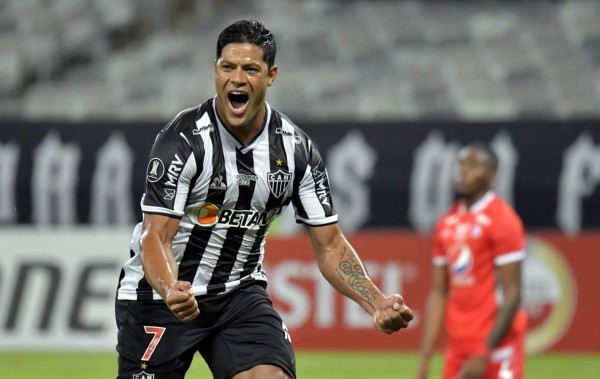 Hulk brilló como en sus mejores tiempos y con dos goles llevó al Atlético Mineiro al triunfo ante América de Cali en la Copa Libertadores. Foto AFP
